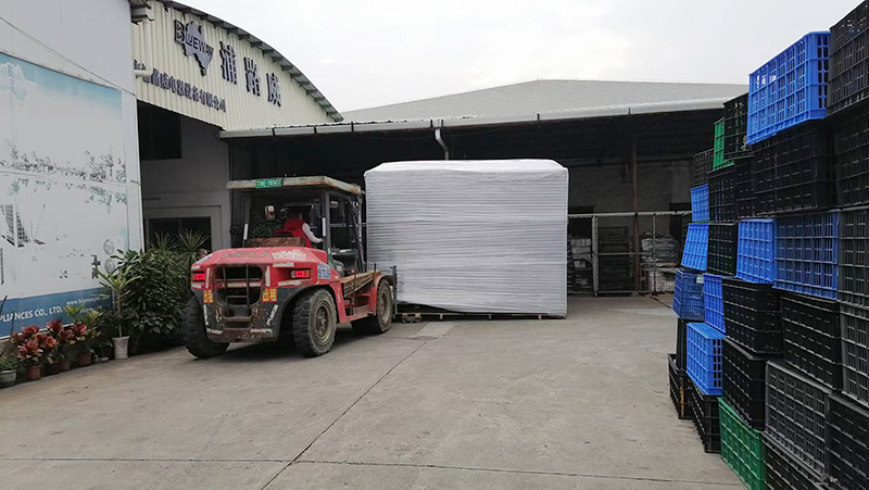 印尼100匹风冷冷水机带热水收机组已顺利出口